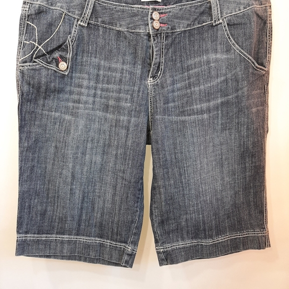 Venezia Plus Stretch Denim Capris - Picture 5 of 12